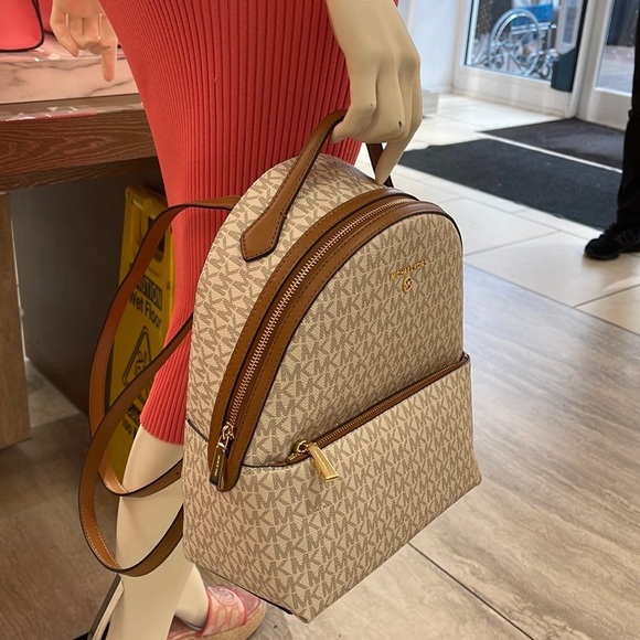 Michael Kors Womens Valerie Medium Logo Backpack 30F2G9VB2B-149 (Vanilla)
NWT main image 13
